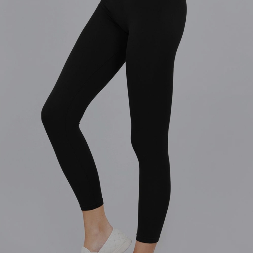 🆕️ Seamless Black Leggings